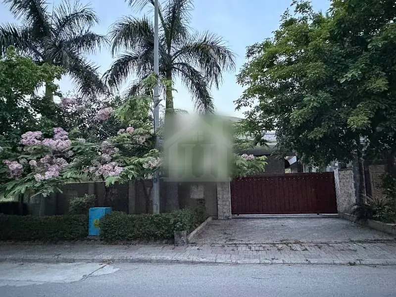 One Kenal Used Plaza Avenue and Single Storey Second Can Be Constructed 1 Kanal House for Sale in DHA Phase 2 Islamabad